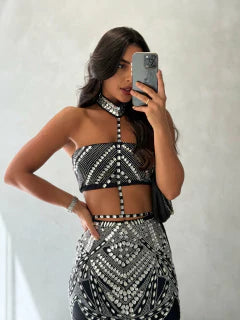 Vestido gola pedraria