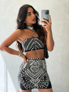 Vestido gola pedraria